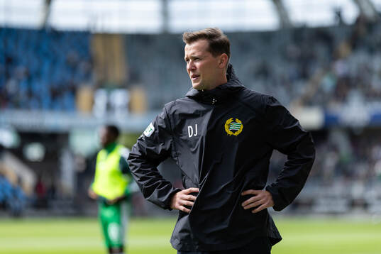Hammarbys assisterande tränare Douglas Jakobsson innan