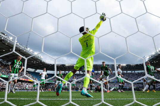 Hammarbys målvakt Oliver Dovin