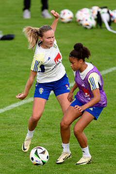 Matilda Vinberg and Felicia Schröder