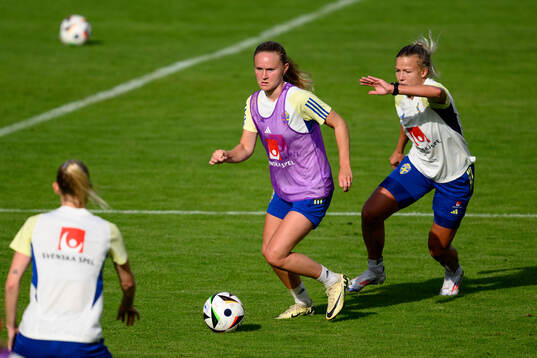 Madelen Janogy and Hanna Glas