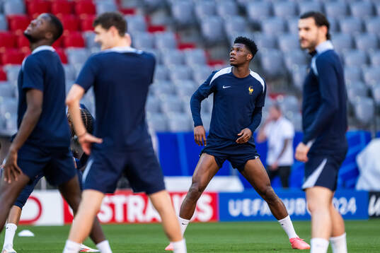 Aurélien Tchouameni at a training session with France