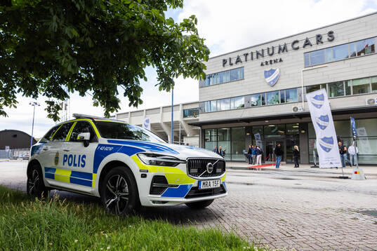 En polisbil vid Platinum Cars Arena