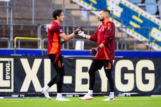 IFK Norrköpings målvakter David Mitov Nilsson och Oskar