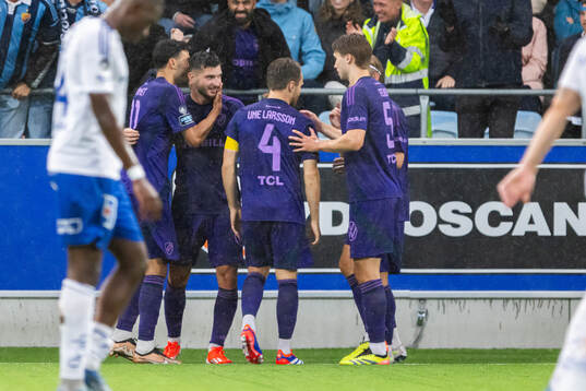 Spelare ur Djurgården jublar