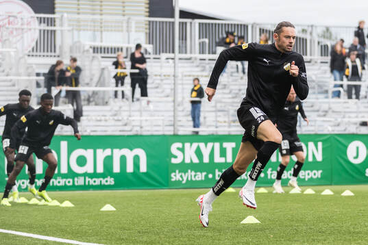 Häckens Amor Layouni värmer upp
