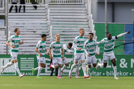 Västerås Mattéo Alrich Mawulé Ahlinvi jublar
