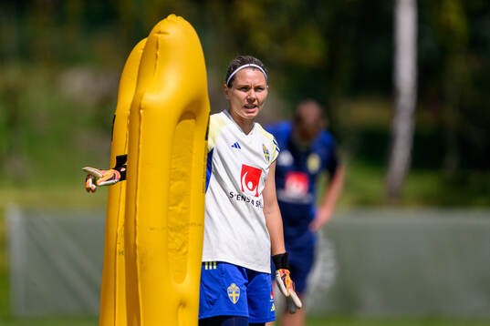 goalkeeper Jennifer Falk