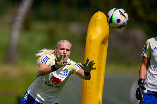 goalkeeper Emma Holmgren