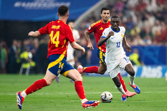 Randal Kolo Muani of France
