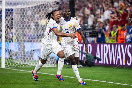 Jules Koundé and Randal Kolo Muani of France celebrate