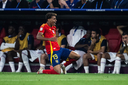 Lamine Yamal of Spain celebrates