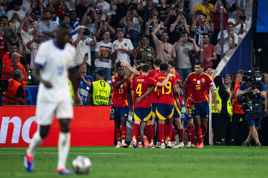 Players of Spain celebrate
