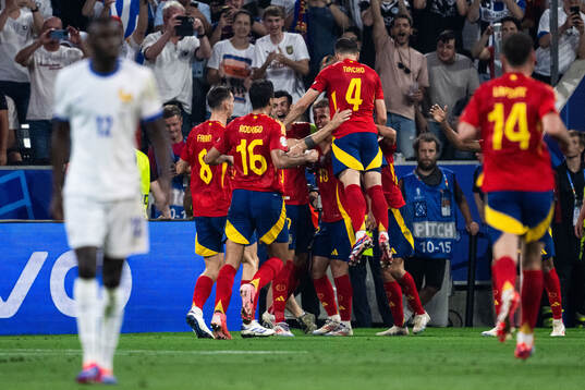 Players of Spain celebrate