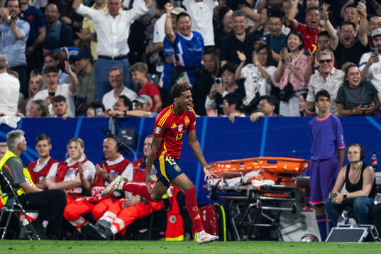 Lamine Yamal of Spain celebrates