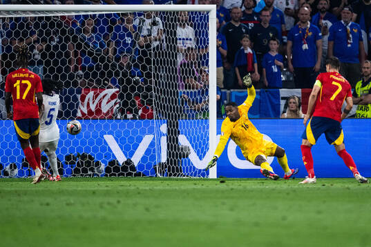 goalkeeper Mike Maignan of France concedes 2-1
