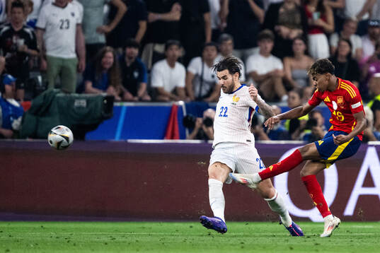 Theo Hernandez of France and Lamine Yamal of Spain