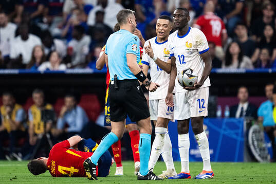 Kylian Mbappé and Randal Kolo Muani of France react