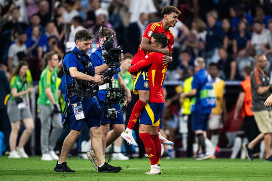 Lamine Yamal and Ferran Torres of Spain celebrate