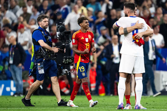 Lamine Yamal of Spain celebrates