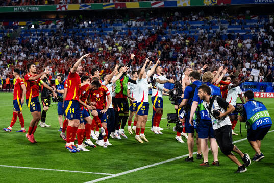 Rodrigo Hernandez and Aymeric Laporte of Spain celebrate
