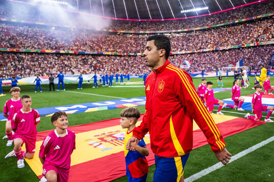 Rodrigo Hernandez of Spain enters the pitch