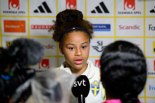 Felicia Schröder is being interviewed