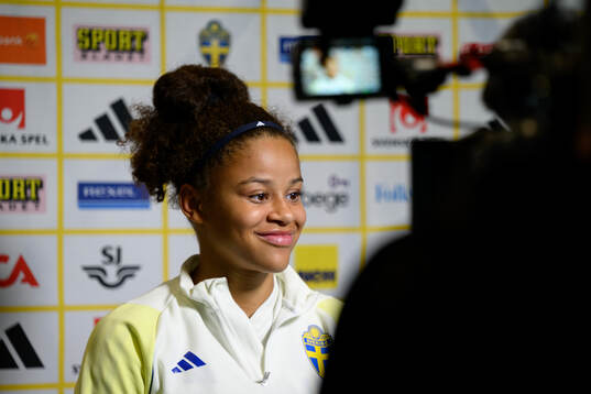 Felicia Schröder is being interviewed