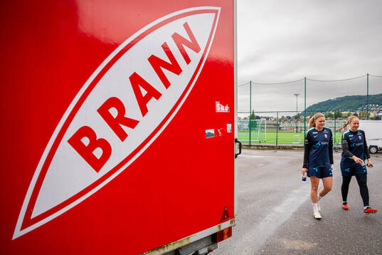 Signe Gaupset and goalkeeper Aurora Mikalsen of the