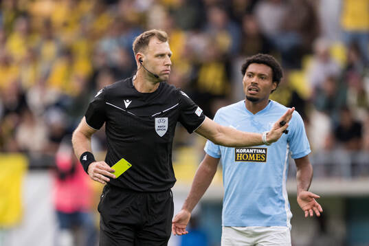 Referee Dmytro Panchyshyn