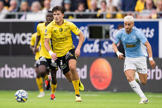 Besfort Zeneli of Elfsborg and Vlad Dragomir of Pafos