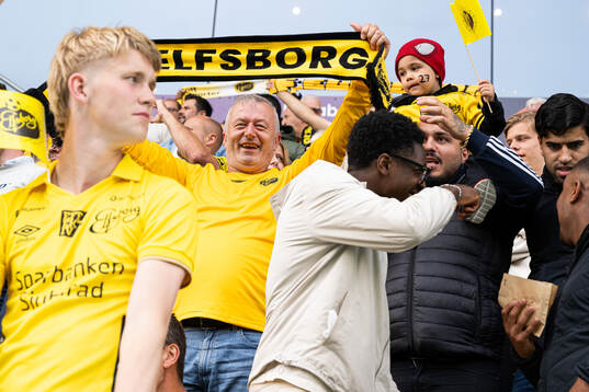 Aber and Bedford Zeneli of Elfsborg father in the stands