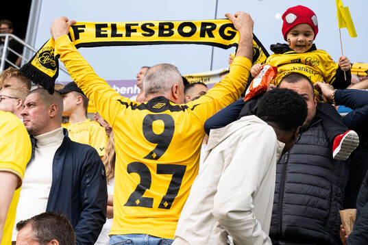 Aber and Bedford Zeneli of Elfsborg father in the stands
