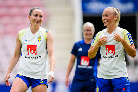Kosovare Asllani and Hanna Bennison of the Swedish women's