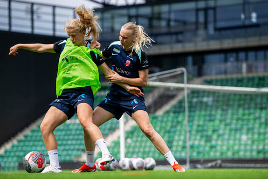 Justine Kielland and Karina Sævik of the Norwegian women's