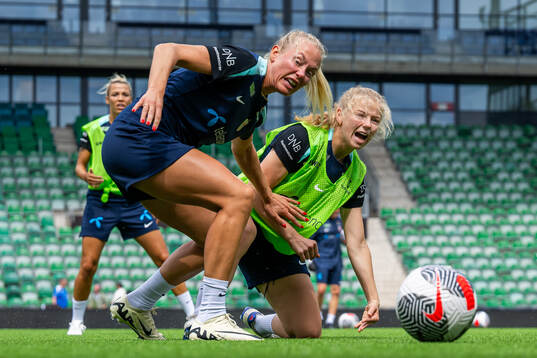 Guro Bergsvand and Justine Kielland of the Norwegian