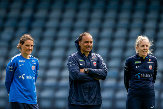 Assistant coach Ingvild Stensland, assistant coach Lee
