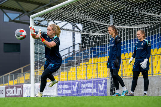 Goalkeepers Guro Pettersen, Cecilie Fiskerstrand and Aurora