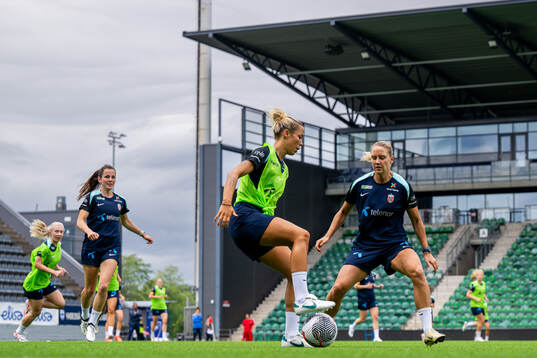Celin Bizet Ildhusøy and Lisa Fjeldstad Naalsund of the