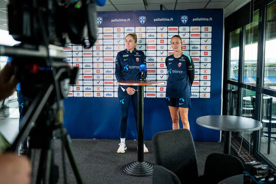 Head coach Gemma Grainger and Caroline Graham Hansen of the