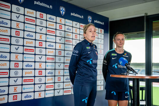 Head coach Gemma Grainger and Caroline Graham Hansen of the