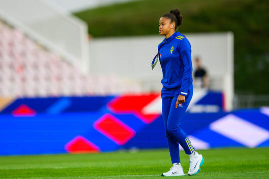 Felicia Schröder of Sweden walks the pitch