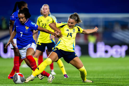 Kenza Dali of France and Johanna Rytting Kaneryd of Sweden