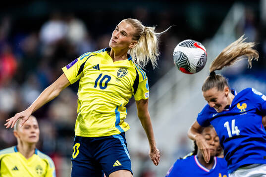 Sofia Jakobsson of Sweden and Amandine Henry of France