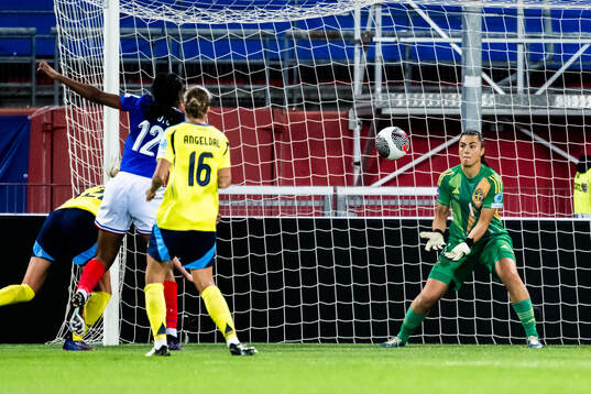 Goalkeeper Zecira Musovic of Sweden