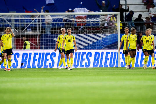 Players of Sweden look dejected