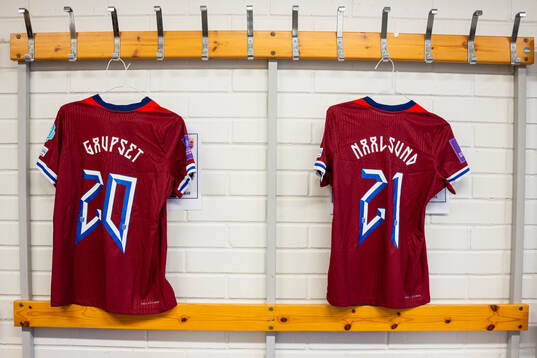 The kits of Signe Gaupset and Lisa Naalsund of Norway in