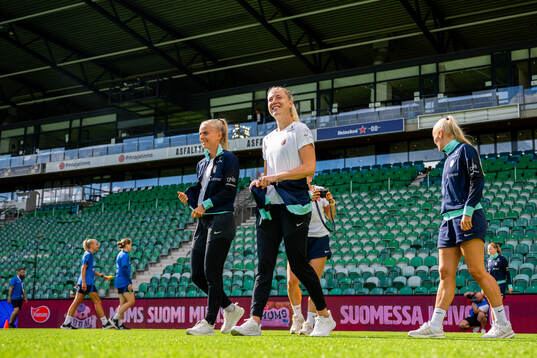 Emilie Woldvik and Sophie Román Haug of Norway