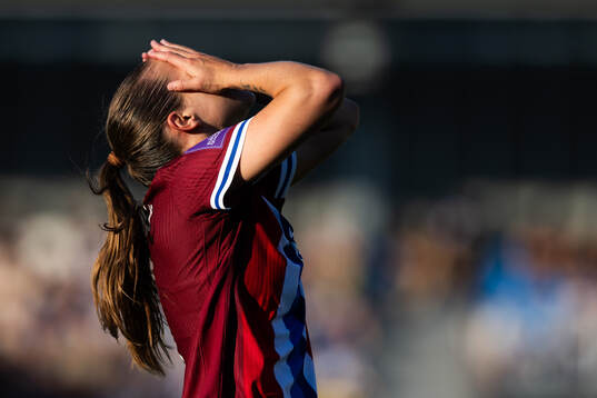 Guro Reiten of Norway reacts