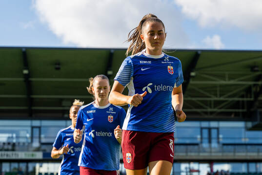 Vilde Bøe Risa of Norway warms up