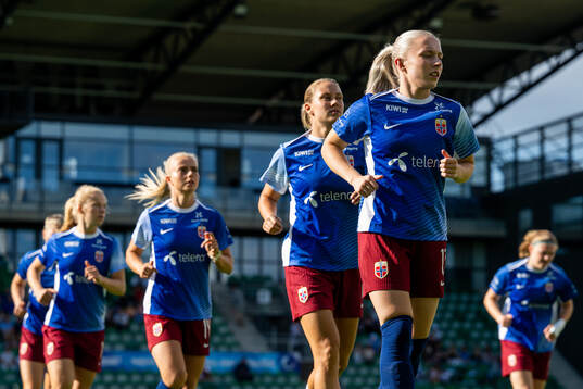 Thea Bjelde of Norway warms up